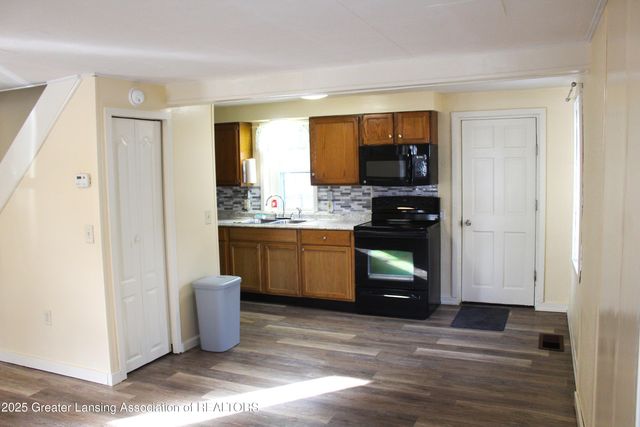 809 Warren Avenue, Charlotte, MI 48813