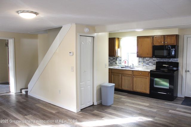 809 Warren Avenue, Charlotte, MI 48813