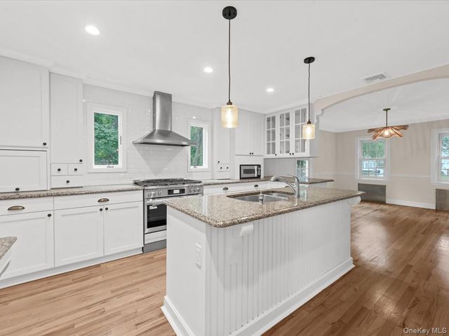 178 Overlook Avenue, Great Neck, NY 11021