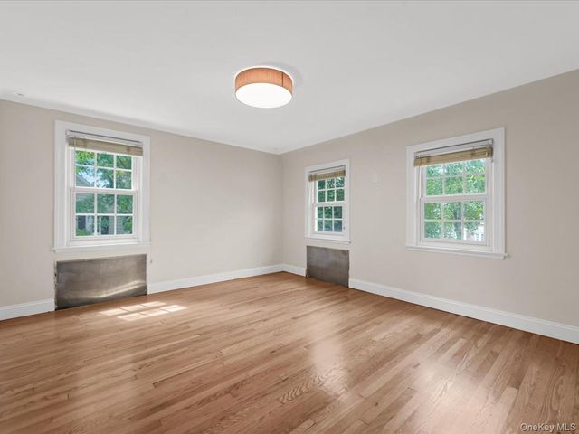 178 Overlook Avenue, Great Neck, NY 11021
