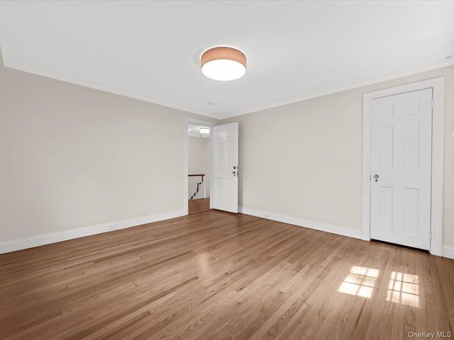 178 Overlook Avenue, Great Neck, NY 11021