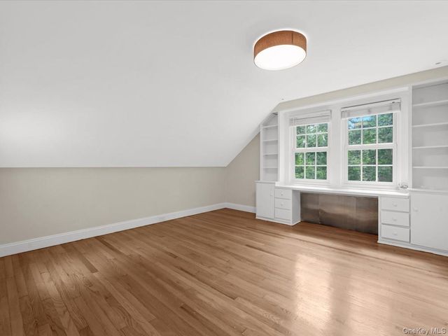 178 Overlook Avenue, Great Neck, NY 11021