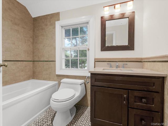 178 Overlook Avenue, Great Neck, NY 11021