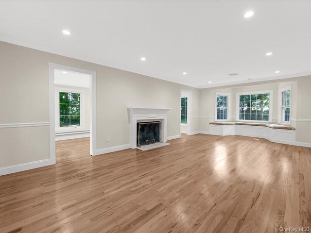 178 Overlook Avenue, Great Neck, NY 11021