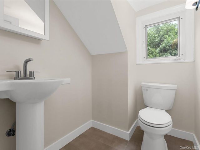 178 Overlook Avenue, Great Neck, NY 11021