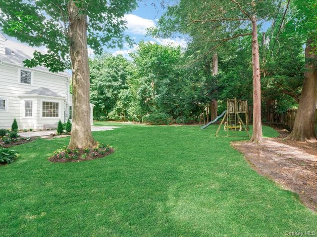 178 Overlook Avenue, Great Neck, NY 11021