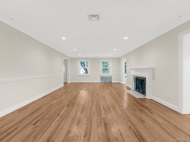 178 Overlook Avenue, Great Neck, NY 11021