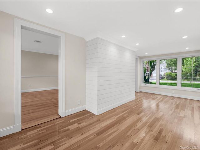 178 Overlook Avenue, Great Neck, NY 11021