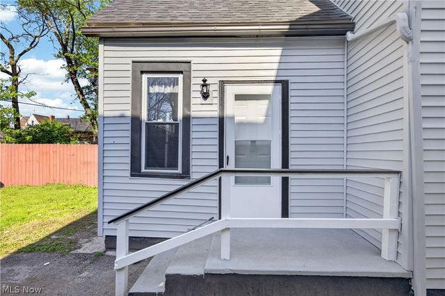 2212 Selzer Avenue, Cleveland, OH 44109