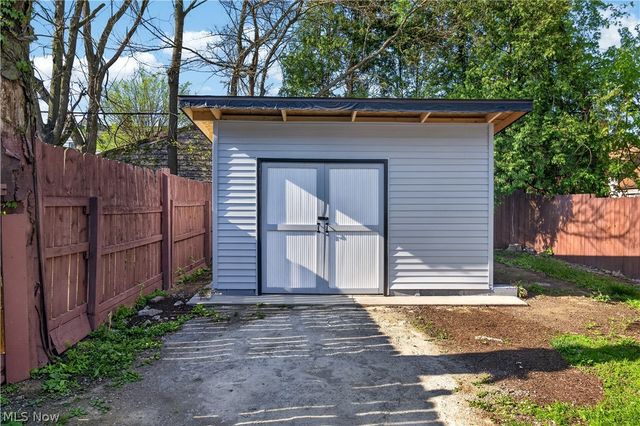 2212 Selzer Avenue, Cleveland, OH 44109