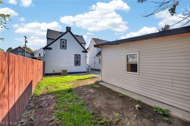 2212 Selzer Avenue, Cleveland, OH 44109