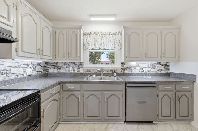 835 S Broadway St, Portland, TN 37148