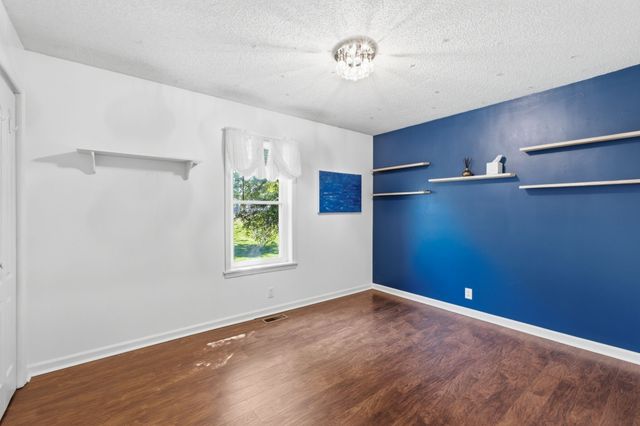 835 S Broadway St, Portland, TN 37148