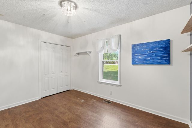 835 S Broadway St, Portland, TN 37148