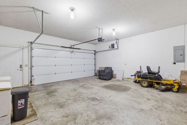 835 S Broadway St, Portland, TN 37148