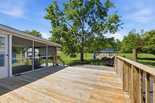 835 S Broadway St, Portland, TN 37148