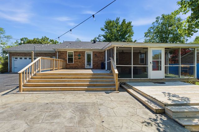 835 S Broadway St, Portland, TN 37148