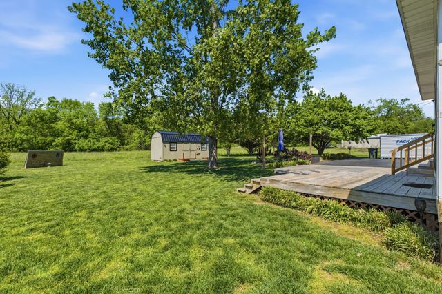 835 S Broadway St, Portland, TN 37148