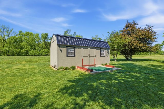 835 S Broadway St, Portland, TN 37148