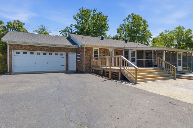 835 S Broadway St, Portland, TN 37148