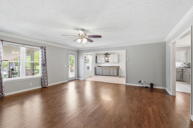 835 S Broadway St, Portland, TN 37148