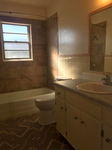 660 S Jefferson Avenue, Springfield, MO 65806