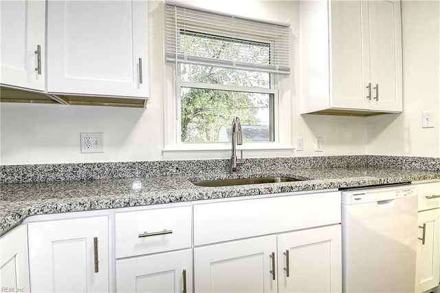 820 Ray PL, Virginia Beach, VA 23454