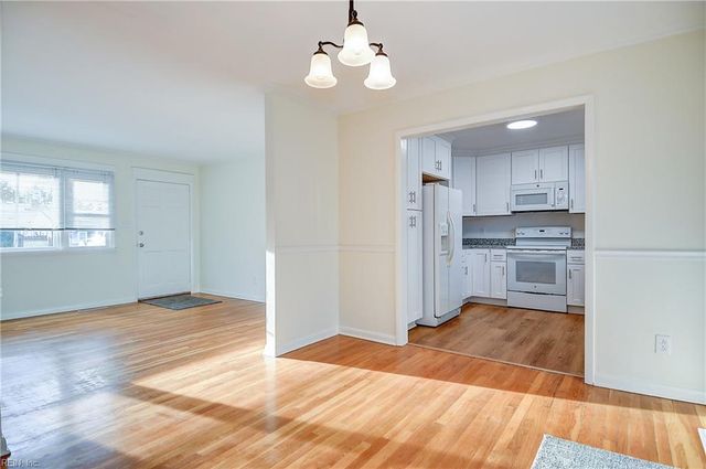 820 Ray PL, Virginia Beach, VA 23454