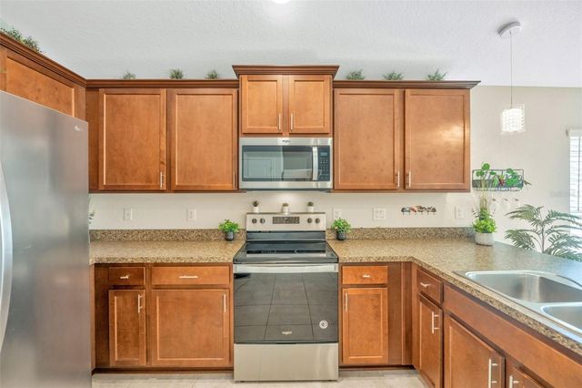 14453 SCOTTBURGH GLEN DR, Wimauma, FL 33598