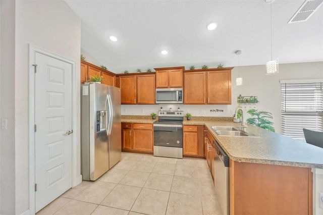 14453 SCOTTBURGH GLEN DR, Wimauma, FL 33598