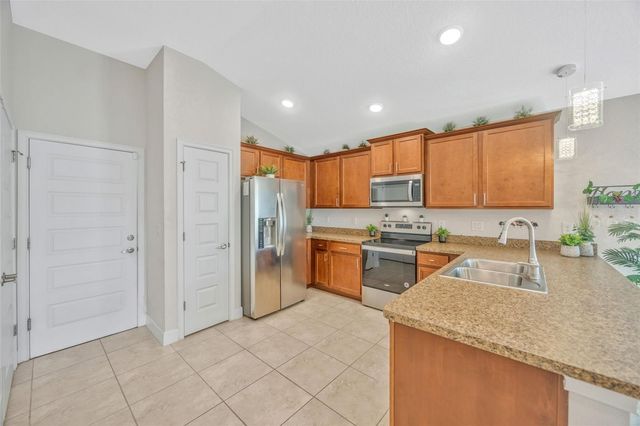 14453 SCOTTBURGH GLEN DR, Wimauma, FL 33598