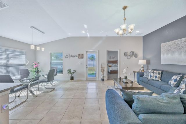 14453 SCOTTBURGH GLEN DR, Wimauma, FL 33598