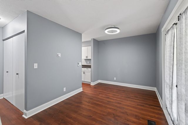 25 Stevens Street E, Saint Paul, MN 55107