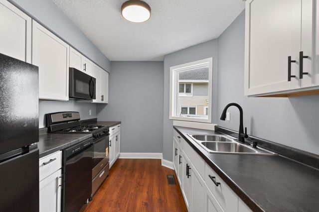 25 Stevens Street E, Saint Paul, MN 55107