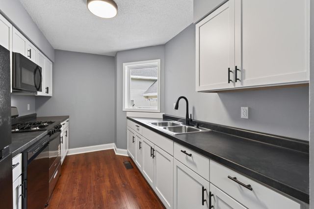 25 Stevens Street E, Saint Paul, MN 55107
