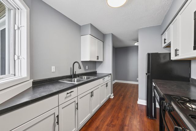 25 Stevens Street E, Saint Paul, MN 55107