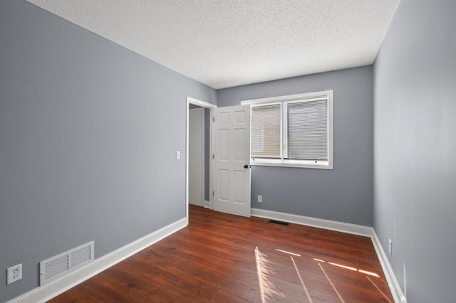 25 Stevens Street E, Saint Paul, MN 55107
