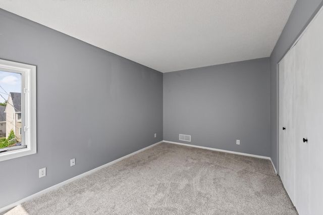25 Stevens Street E, Saint Paul, MN 55107