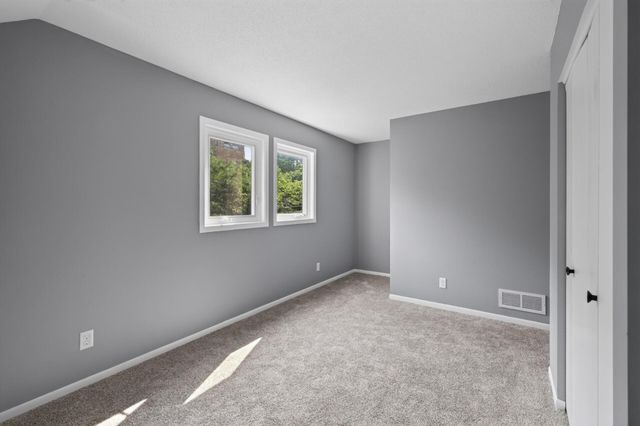 25 Stevens Street E, Saint Paul, MN 55107
