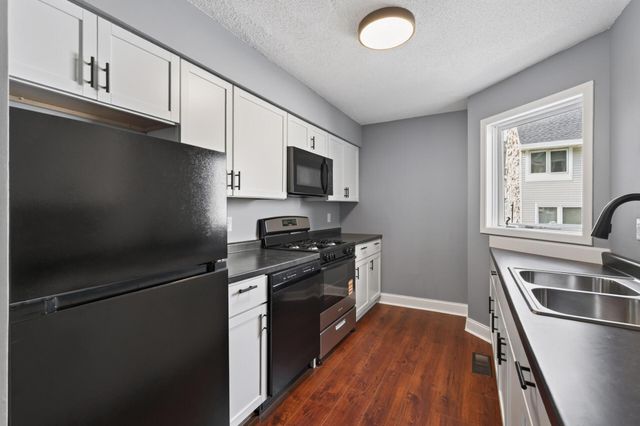 25 Stevens Street E, Saint Paul, MN 55107