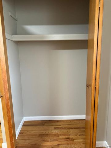 7176 N Gulley Road, Dearborn Heights, MI 48127