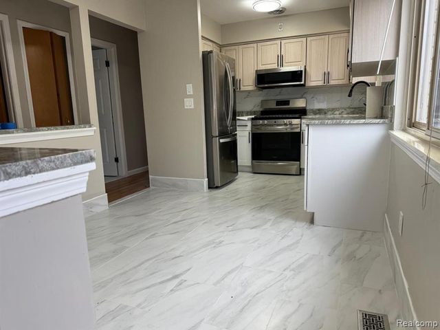 7176 N Gulley Road, Dearborn Heights, MI 48127