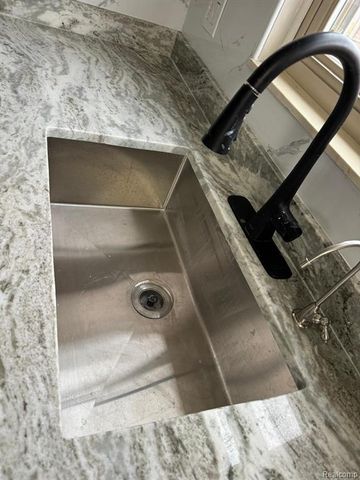 7176 N Gulley Road, Dearborn Heights, MI 48127