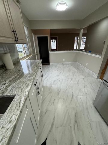 7176 N Gulley Road, Dearborn Heights, MI 48127