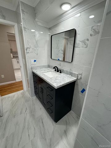 7176 N Gulley Road, Dearborn Heights, MI 48127