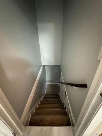 7176 N Gulley Road, Dearborn Heights, MI 48127