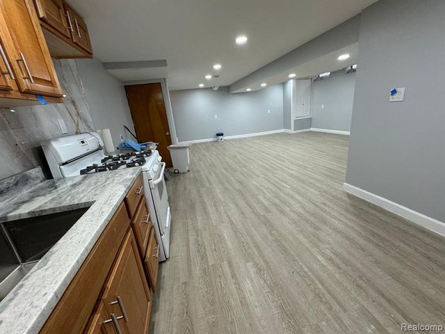 7176 N Gulley Road, Dearborn Heights, MI 48127