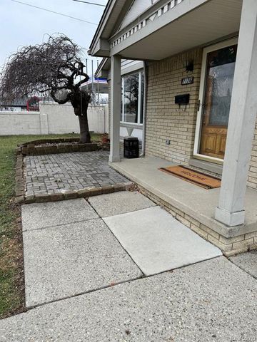 7176 N Gulley Road, Dearborn Heights, MI 48127