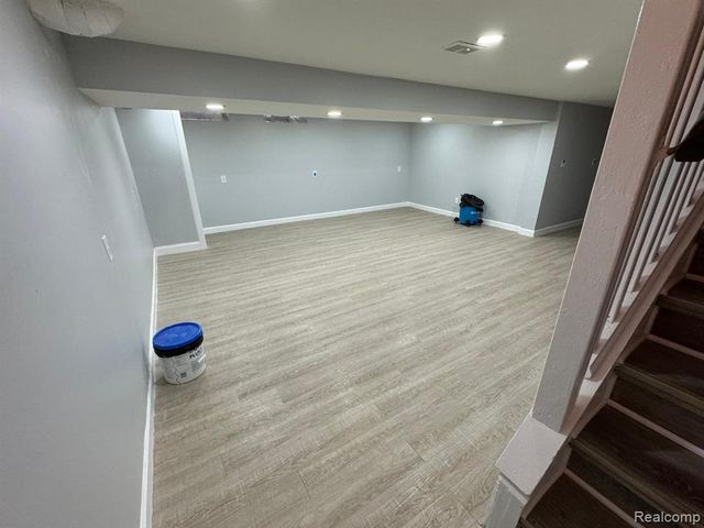 7176 N Gulley Road, Dearborn Heights, MI 48127