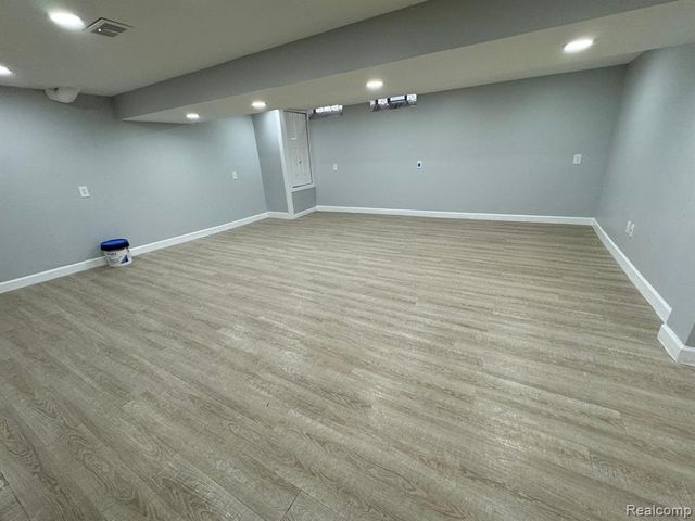 7176 N Gulley Road, Dearborn Heights, MI 48127